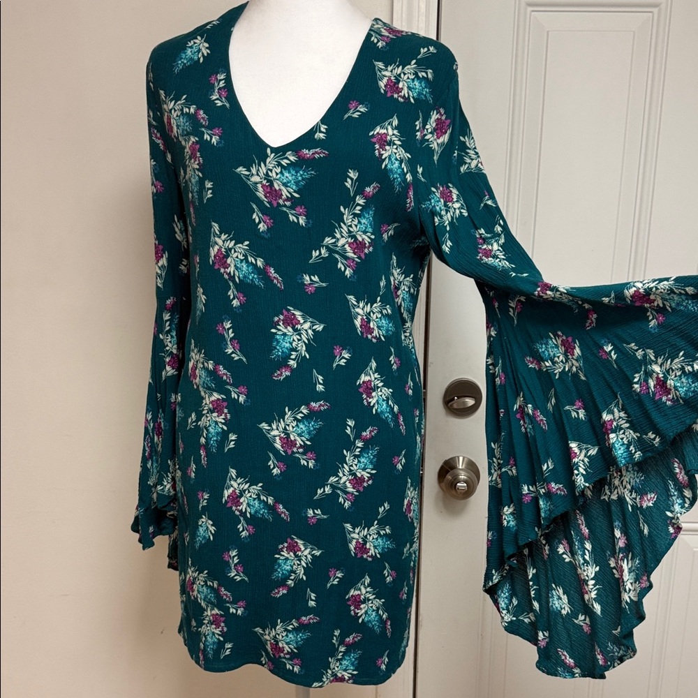 WAYF Floral Teal Long flare Sleeve Dress size Medium